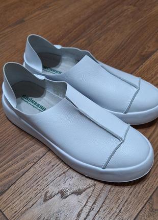 Кроссовки, кеды, слипоны