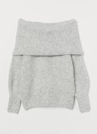 Сірий светер з широким коміром