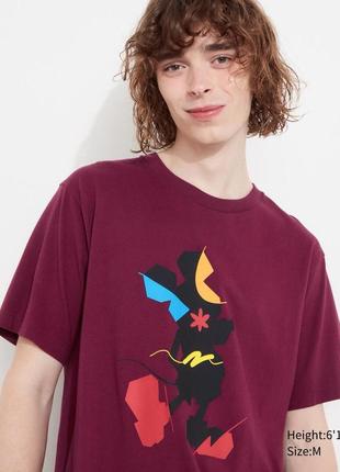 Футболка uniqlo з малюнком mickey stands4 фото