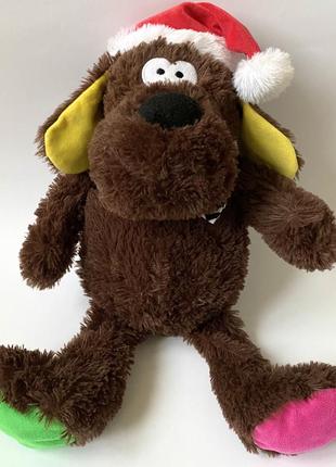М'яка іграшка новорічна собачка собака в шапці — красивий яскравий песик