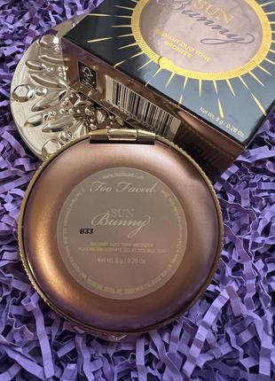 Роскошный пудровый натуральный бронзер too faced sun bunny radiant duo-tone bronzer2 фото