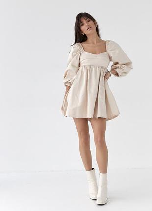 Атласное платье-мини с пышной юбкой и с открытой спиной - кремовый цвет, m1 фото