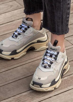 Кроссовки balenciaga triple s cream beige9 фото