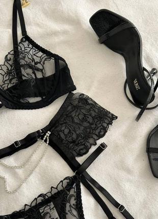 Комплект нижнего белья с поясом