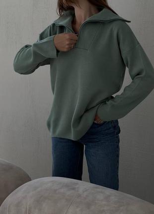Стильный свитер на замочке