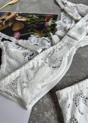 Комплект женского кружевного белья с поясом для чулок8 фото