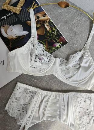 Комплект женского кружевного белья с поясом для чулок9 фото