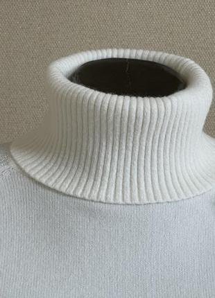Красивый,эффектный,заметный свитер с плечами с люрексом5 фото