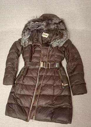 Пуховик с натуральным пузом, капишоном с натуральным мехом