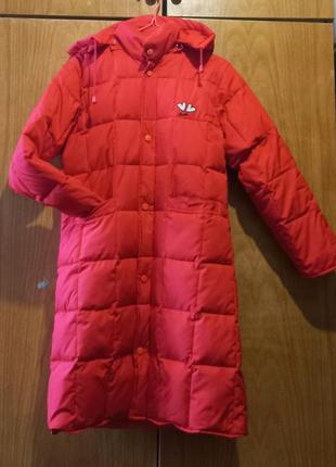 Стильный легкий теплый красный пуховик-пальто-длинная куртка, зимняя курточка1 фото