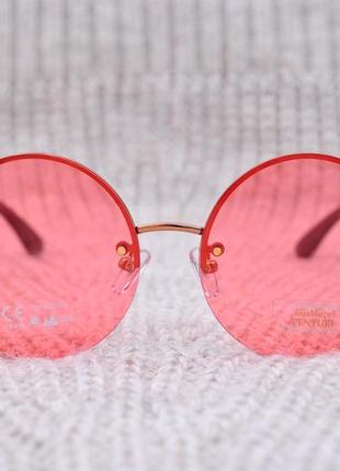 Красивые круглые солнцезащитные очки с боковой шорой gian marco venturi gmv8595 фото