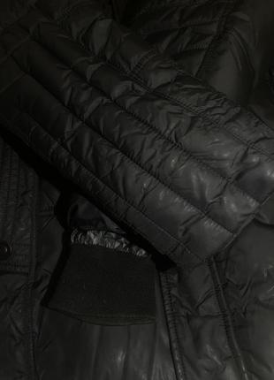 Очень теплая черная дутая зимняя куртка4 фото