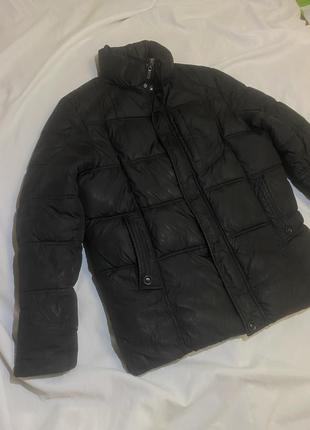 Очень теплая черная дутая зимняя куртка2 фото
