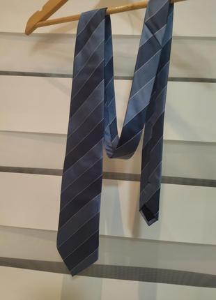 Шовкова краватка, бренду hugo boss у смужку, блакитно синього кольору5 фото
