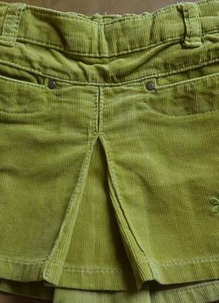 Яркая коротенькая  юбочка-трапеция н&m с вышивкой из тонкого вельвета салатового цвета5 фото