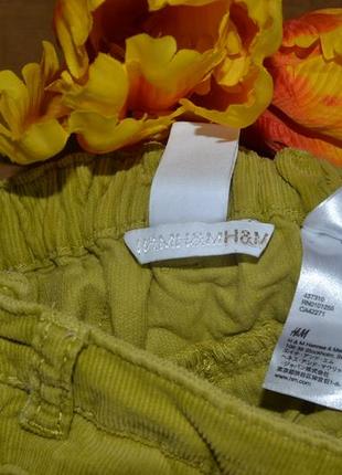 Яркая коротенькая  юбочка-трапеция н&m с вышивкой из тонкого вельвета салатового цвета4 фото