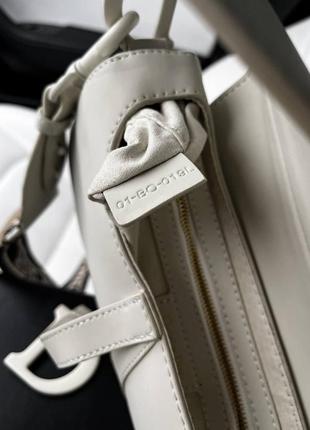 Сумка белая кожаная в стиле dior saddle6 фото