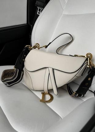 Белая кожаная сумка в стиле диор седло dior saddle