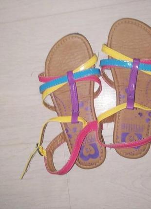 Босоніжки фірмові 18-18,5 см