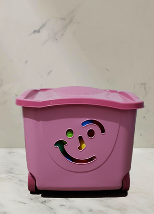 Контейнер для хранения игрушек mazzei «улыбка» 47,5 л розовый1 фото