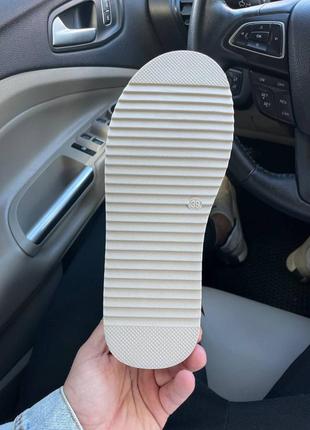 Уггі угги уги угі it ts