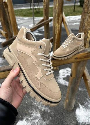 Кремові зимові черевики з хутром