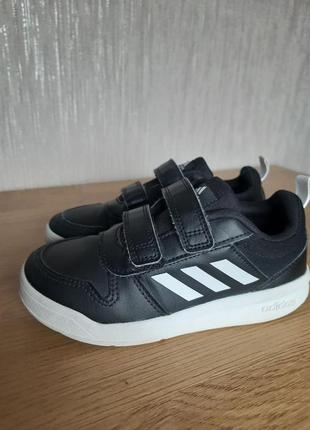 Кожаные кроссовки adidas (оригинал).
размер 31 (стелька 19.5 см).