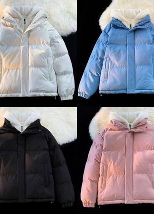 Трендовая куртка с меховым капюшоном