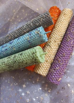 Свічки з вощини з травами,  кольорові свічки