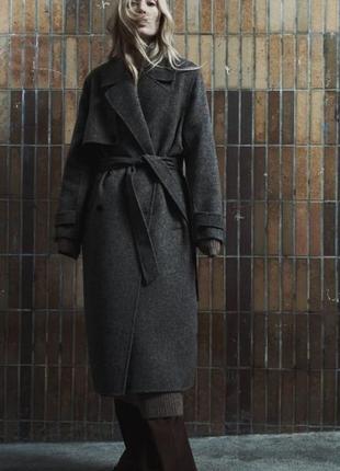Стильное двубортное пальто из шерстяной ткани с ремнем с шерстью zara зара