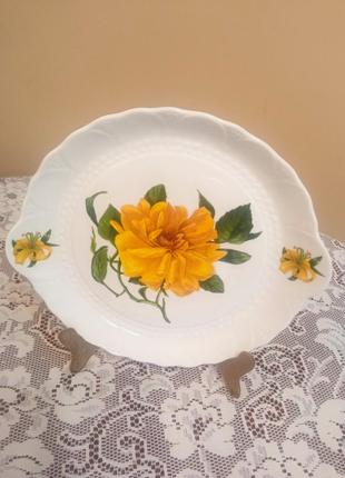 Продам в новую фарфоровую тарелочку под пирожные от ainsley
