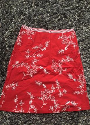 Червона спідничка