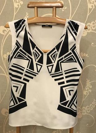 Очень красивая и стильная брендовая блузка.