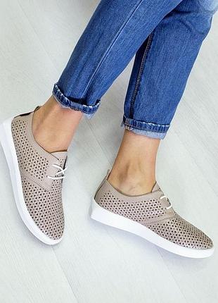 Шкіряні мокасини в дірочку