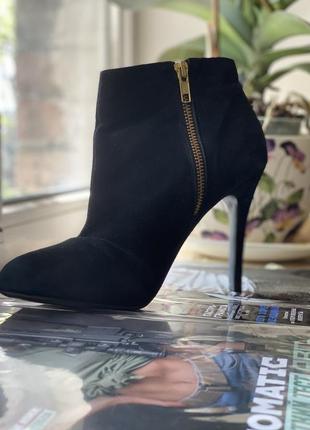 Идеальные замшевые ботильоны