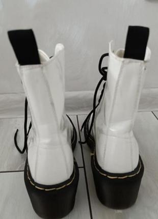 Белые лаковые ботинки, ботильоны3 фото