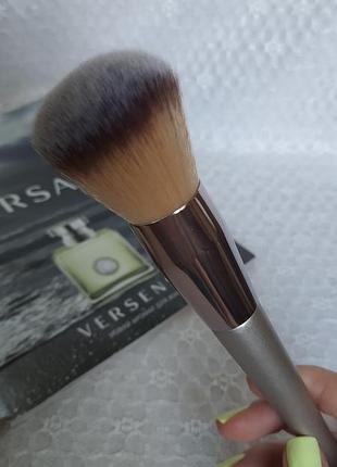 Кисть для макияжа