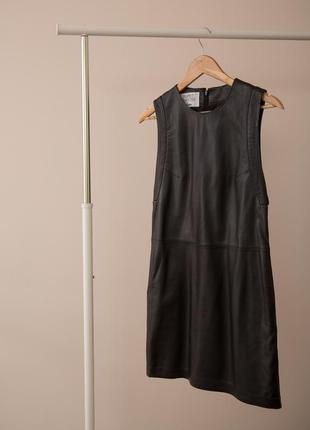 Кожаное платье модного бренда missy skins