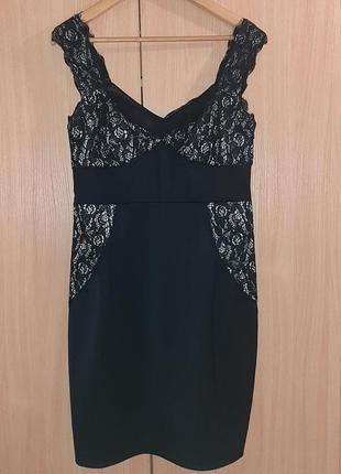 Черное платье с гипюровыми вставками