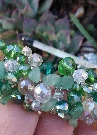 Обруч с хрустальными бусинками и крошкой камешков зеленого авантюрина