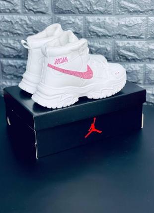 Зимові кросівки джордан jordan білі на хутрі white/pink, хіт продаж!3 фото
