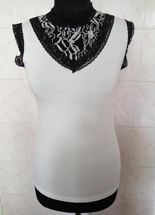Белая майка с кружевом от one two & luxzuz