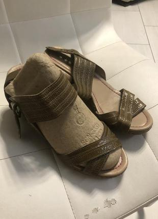 Гарні босоніжки р 37