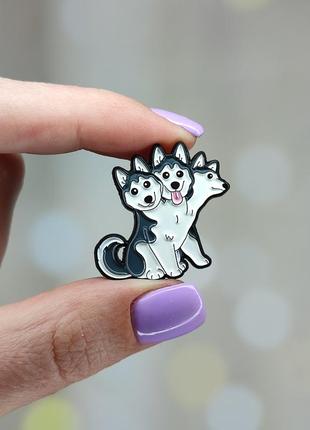 Металлический значок - пин "трехглавая собака. хаски" (знач0420)