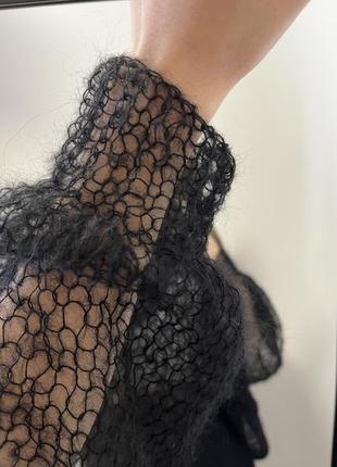 Пушистый невесомый оверсайз свитер паутинка черного цвета ручной работы3 фото