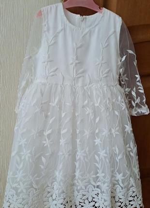 Изысканное праздничное платье