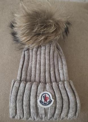 Шапка бренду moncler