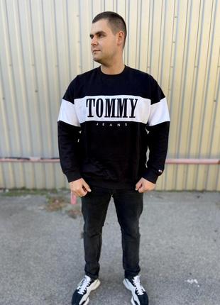 Свитшот от бренда tommy jeans