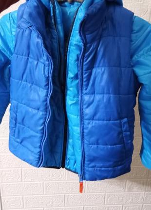 Куртка -ветровка и теплая жилетка на 116-128 см