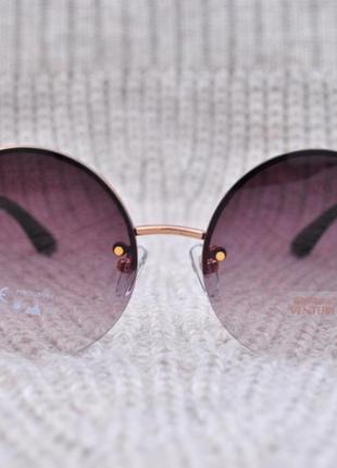 Красивые круглые солнцезащитные очки с боковой шорой gian marco venturi gm8594 фото